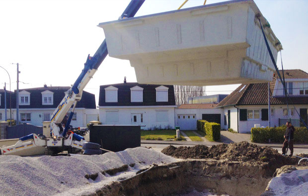 Piscine vetroresina installazione.jpg